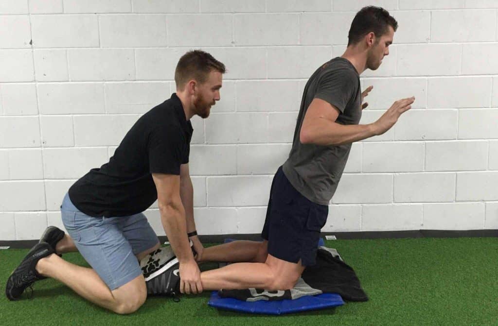 Las 4 mejores variantes del curl femoral 3 » Tienda VitaSport Ejecución Curl Nordico